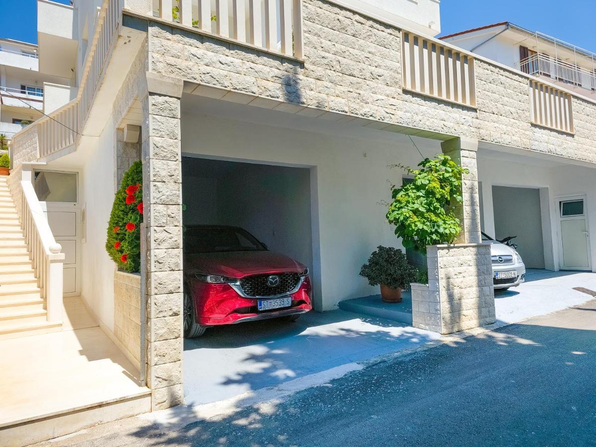 Apartments Nikolina Hvar Town Exterior photo
